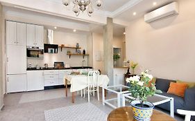 Bright & Elegant City Centre 3 Bedroom Apartment